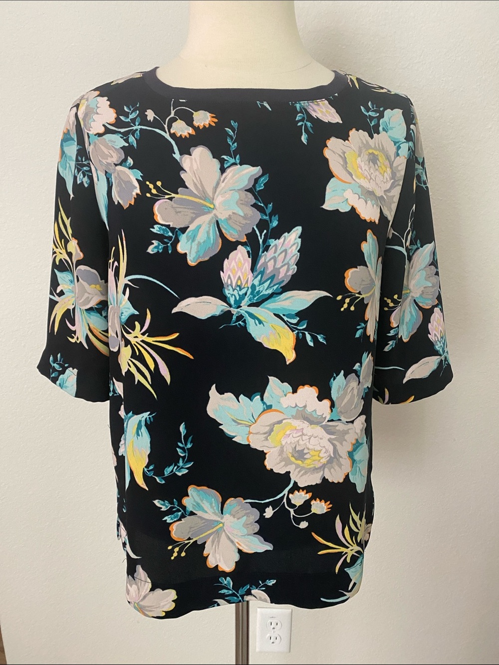 Ann Taylor Black Floral Short Sleeve Blouse with Aqua and Yellow Accents